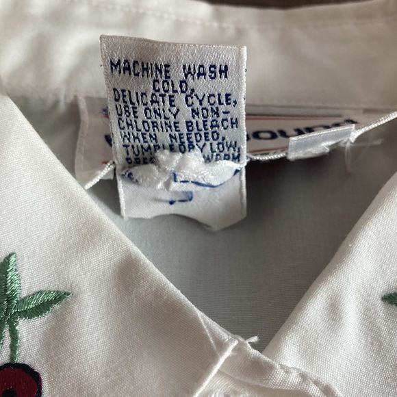 Vtg Womens Westbound size 8 White Puff Shoulder Button up Long sleeve w/cherry - Picture 10 of 12